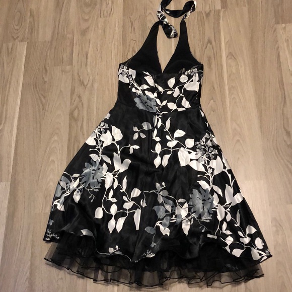 💟Halter dress. Black, white and silver. Size 5. - Picture 5 of 5
